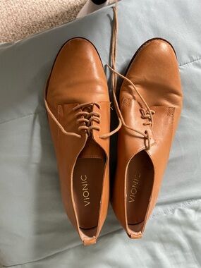 Vionic Women’s Cognac Leather Oxford Lace-Up Shoes